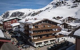 Hotel Hirlanda